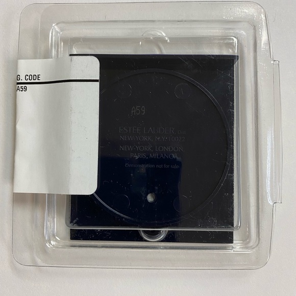 New Estée Lauder Double Wear Powder Makeup in 1C1 Cool Bone Sealed Tester - Picture 2 of 4